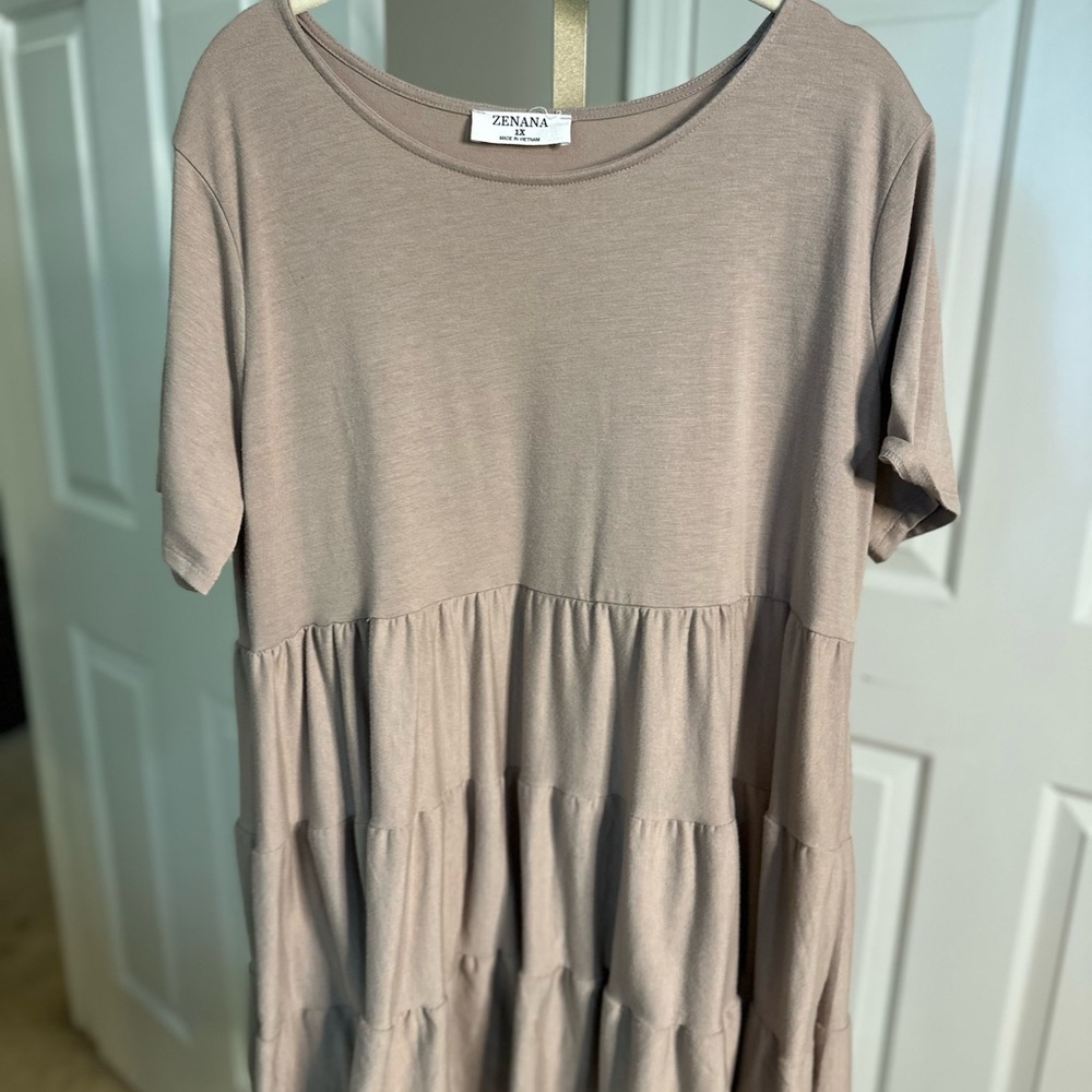 Zenana Outfitters Women's Taupe Tiered Tunic